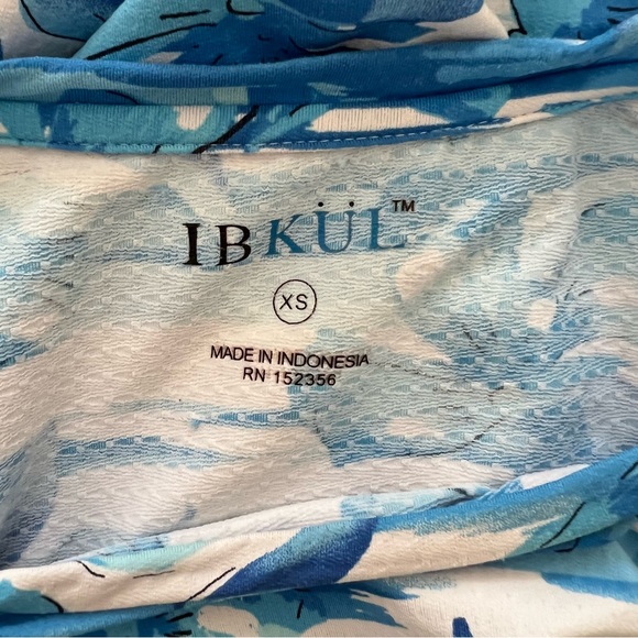 Ibkul Long Sleeve Women's Blue Floral Mesh Vented Pullover Shirt. Size XS - Picture 5 of 6